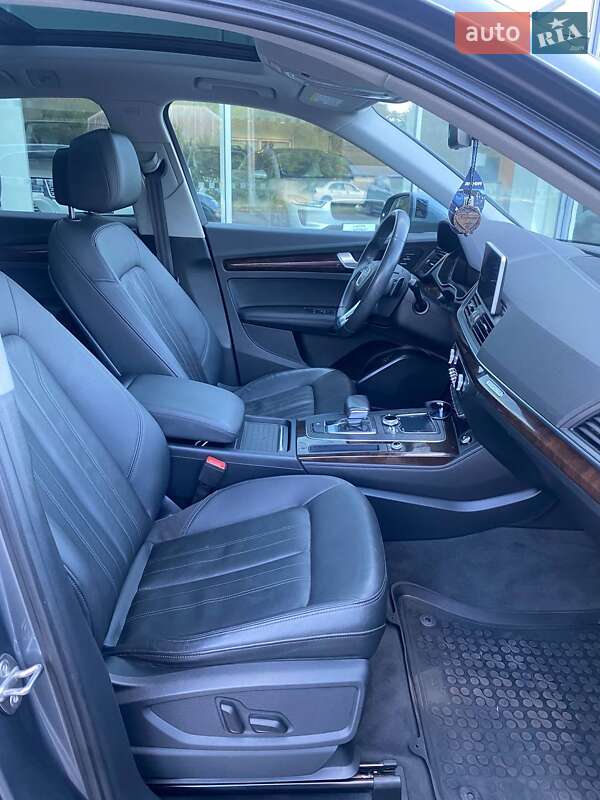 Позашляховик / Кросовер Audi Q5 2019 в Києві