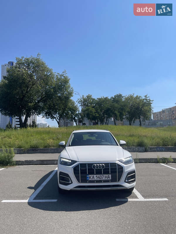 Внедорожник / Кроссовер Audi Q5 2021 в Киеве
