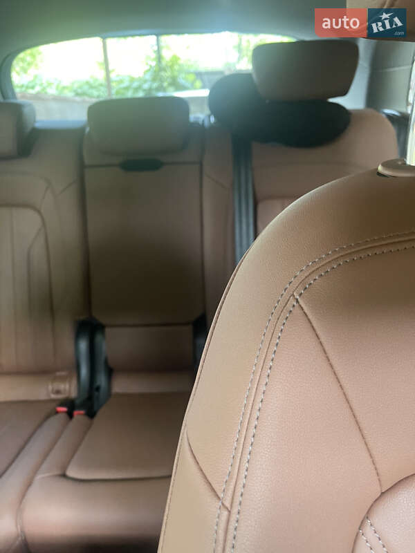 Внедорожник / Кроссовер Audi Q5 2021 в Киеве