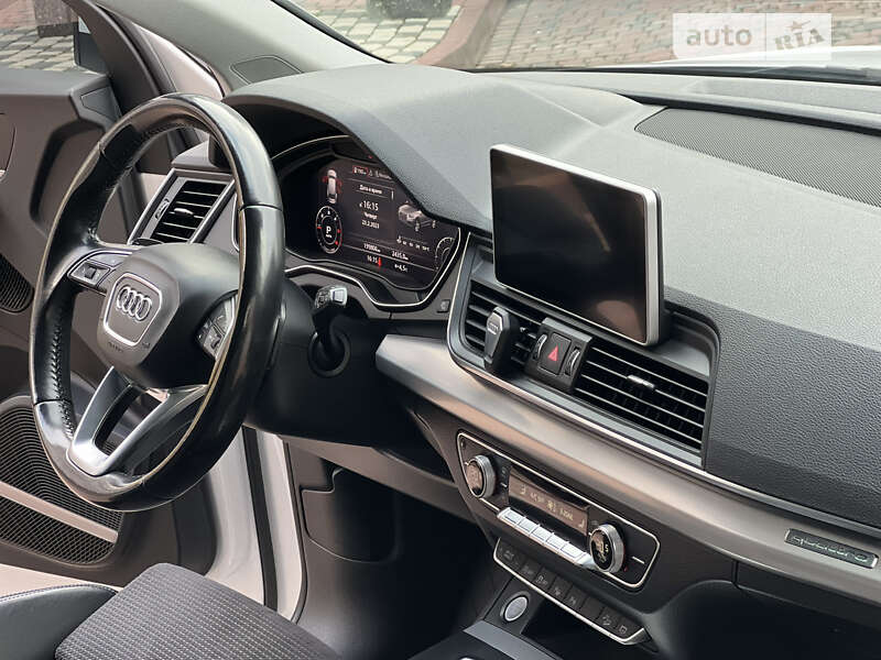Позашляховик / Кросовер Audi Q5 2017 в Івано-Франківську