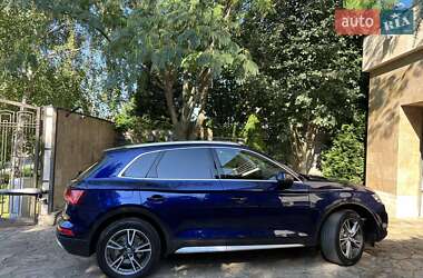 Внедорожник / Кроссовер Audi Q5 2018 в 