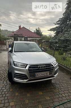 Позашляховик / Кросовер Audi Q5 2018 в Ужгороді