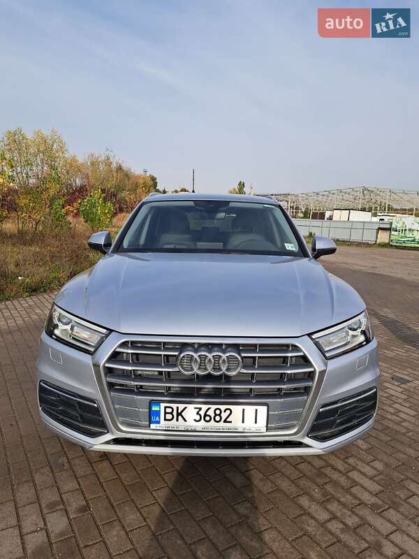 Внедорожник / Кроссовер Audi Q5 2018 в Ровно