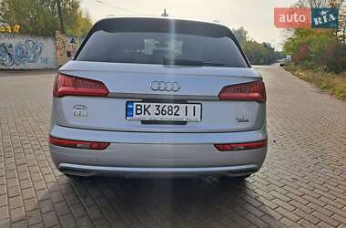 Внедорожник / Кроссовер Audi Q5 2018 в 