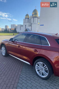Внедорожник / Кроссовер Audi Q5 2018 в 