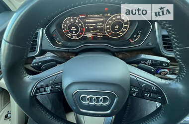 Внедорожник / Кроссовер Audi Q5 2016 в 