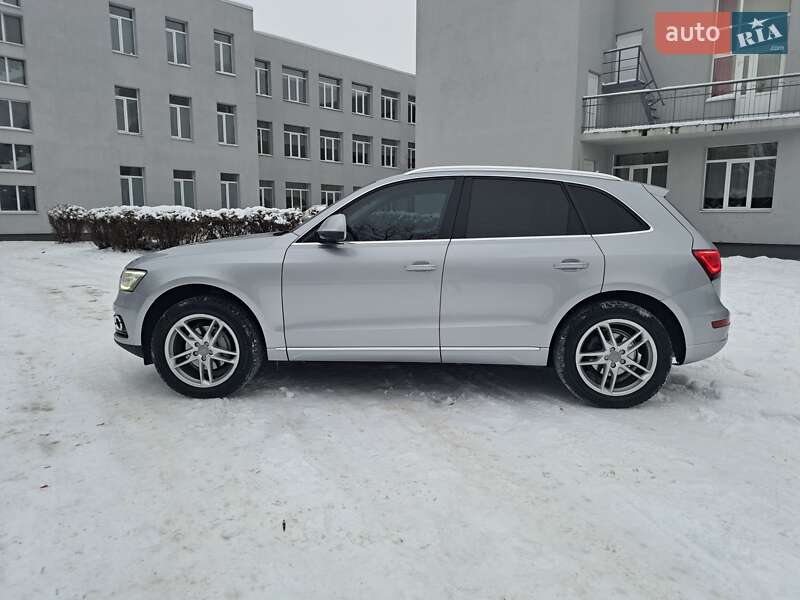 Позашляховик / Кросовер Audi Q5 2015 в Луцьку