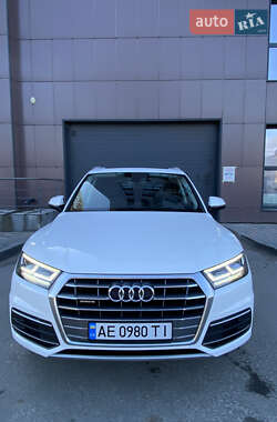Внедорожник / Кроссовер Audi Q5 2018 в 