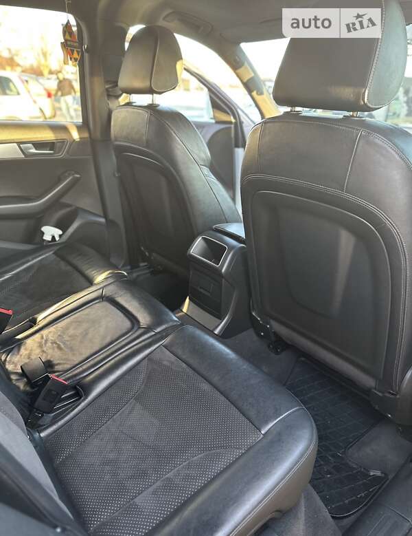 Внедорожник / Кроссовер Audi Q5 2011 в Черновцах