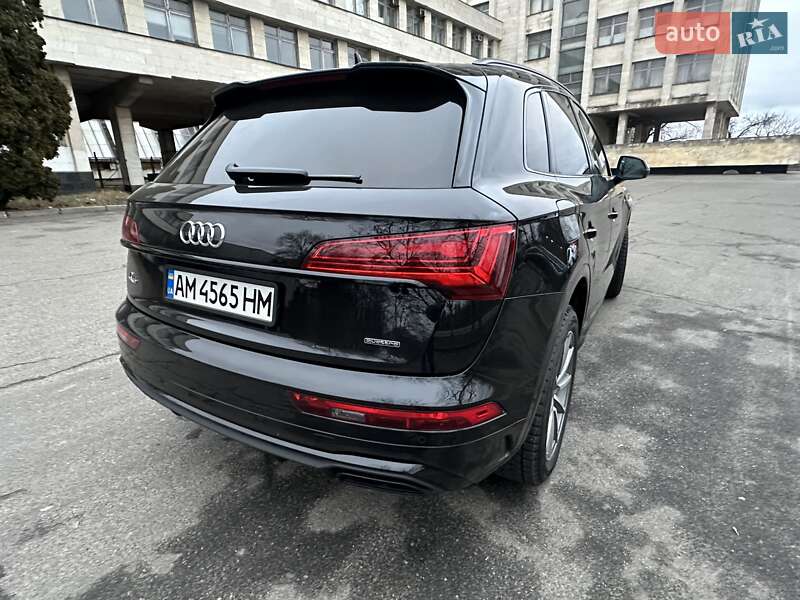 Внедорожник / Кроссовер Audi Q5 2021 в Киеве