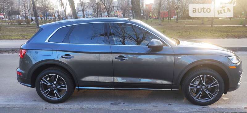 Внедорожник / Кроссовер Audi Q5 2019 в Киеве