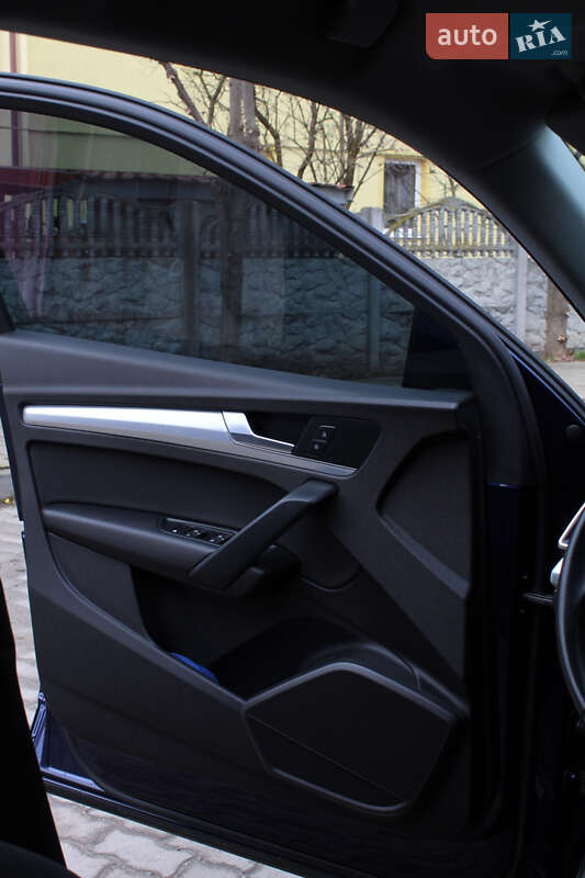 Позашляховик / Кросовер Audi Q5 2017 в Львові