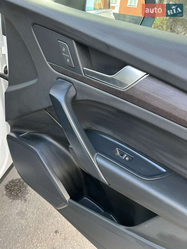 Позашляховик / Кросовер Audi Q5 2020 в Хмільнику