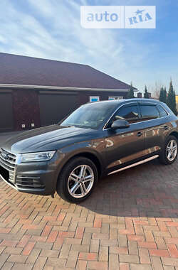 Внедорожник / Кроссовер Audi Q5 2017 в 
