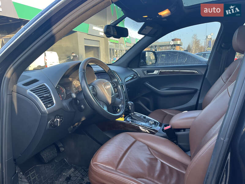 Внедорожник / Кроссовер Audi Q5 2011 в Черновцах