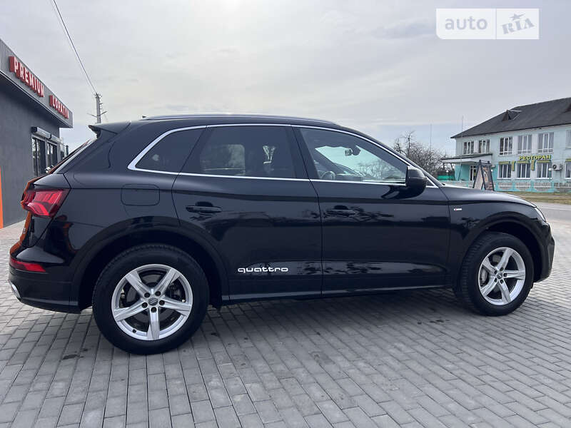 Внедорожник / Кроссовер Audi Q5 2017 в Лопатине