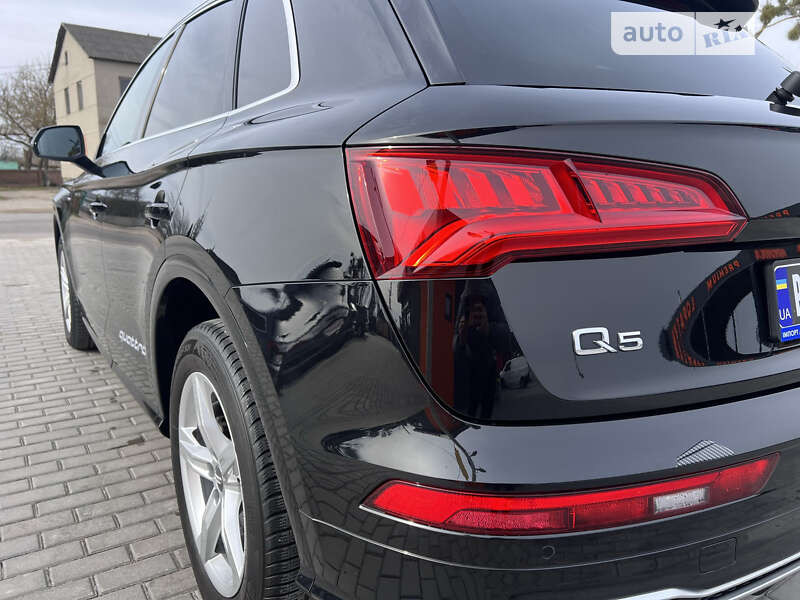 Внедорожник / Кроссовер Audi Q5 2017 в Лопатине