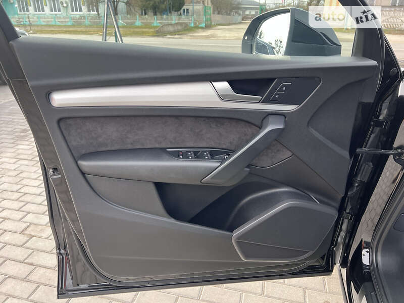 Внедорожник / Кроссовер Audi Q5 2017 в Лопатине