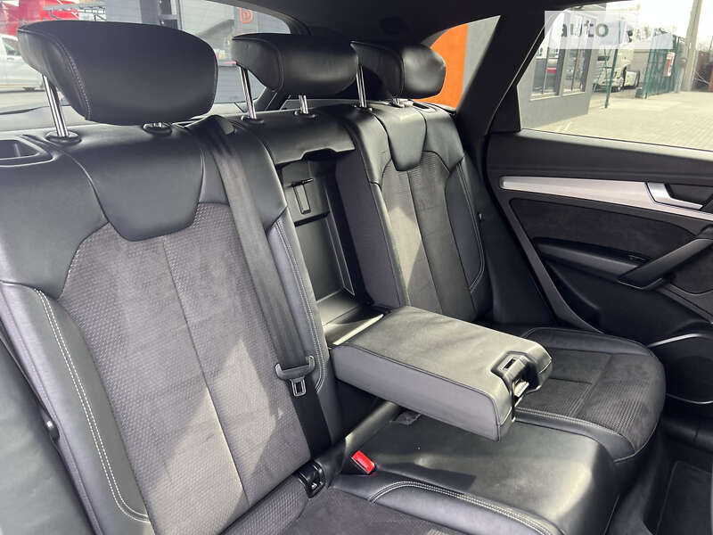 Внедорожник / Кроссовер Audi Q5 2017 в Лопатине