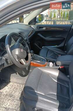 Внедорожник / Кроссовер Audi Q5 2012 в 