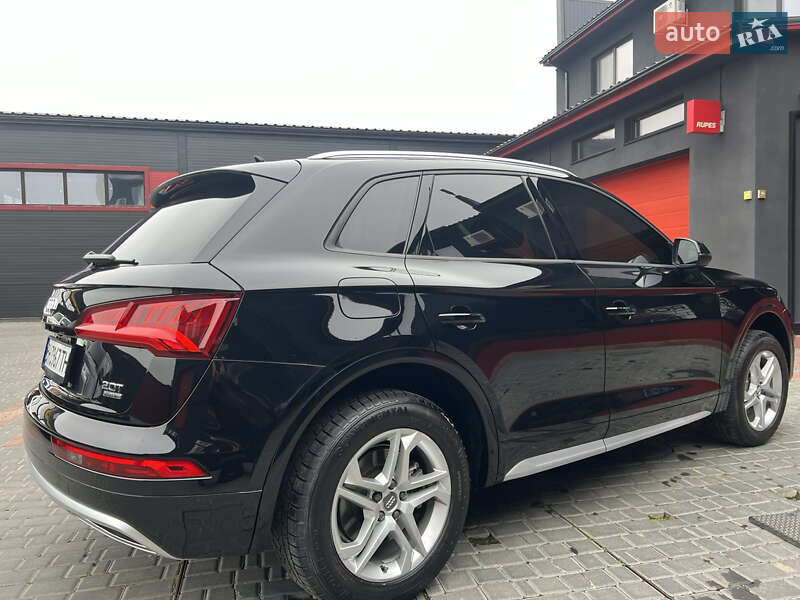 Внедорожник / Кроссовер Audi Q5 2018 в Одессе