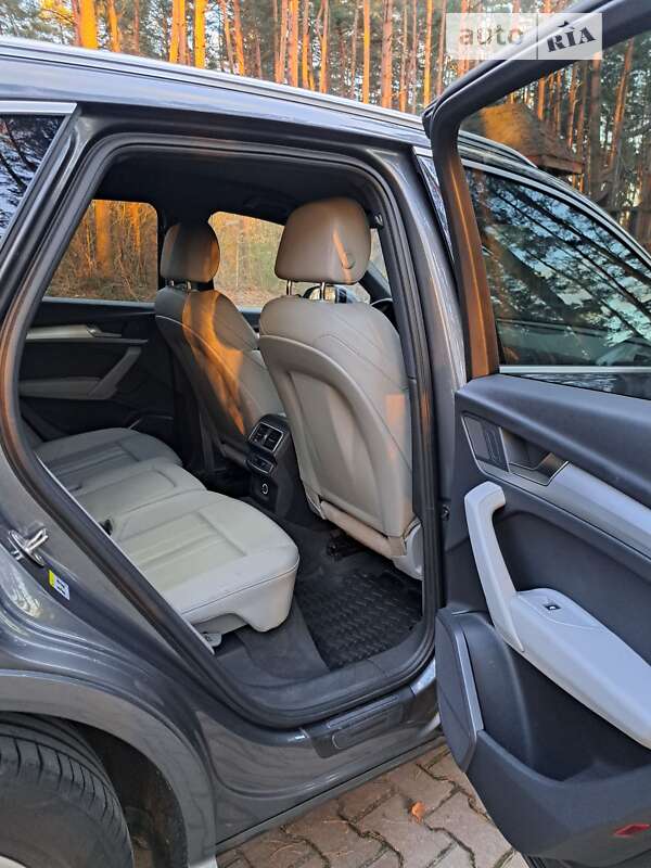 Внедорожник / Кроссовер Audi Q5 2017 в Львове