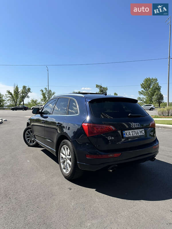Внедорожник / Кроссовер Audi Q5 2011 в Киеве