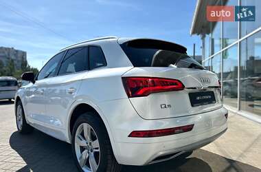 Внедорожник / Кроссовер Audi Q5 2017 в 
