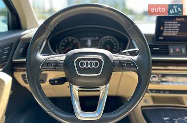 Внедорожник / Кроссовер Audi Q5 2017 в 