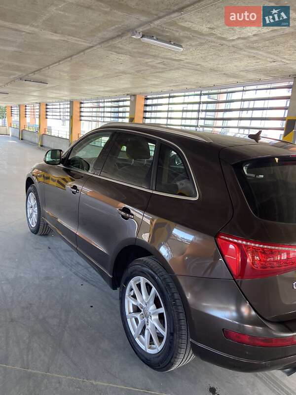 Внедорожник / Кроссовер Audi Q5 2011 в Луцке