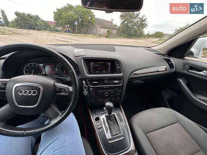 Внедорожник / Кроссовер Audi Q5 2011 в Новом Буге