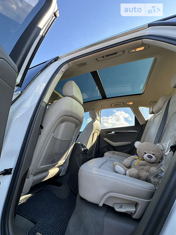 Внедорожник / Кроссовер Audi Q5 2011 в Луцке