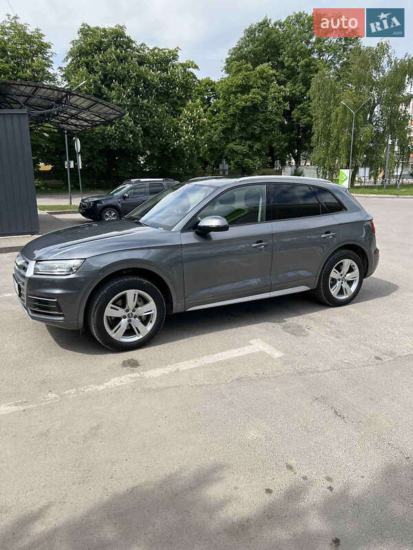 Внедорожник / Кроссовер Audi Q5 2017 в 