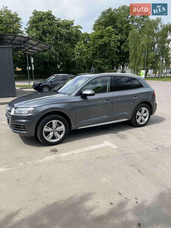 Внедорожник / Кроссовер Audi Q5 2017 в 
