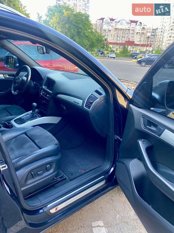 Внедорожник / Кроссовер Audi Q5 2011 в Киеве