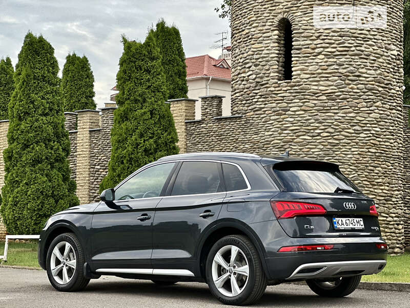 Позашляховик / Кросовер Audi Q5 2020 в Києві