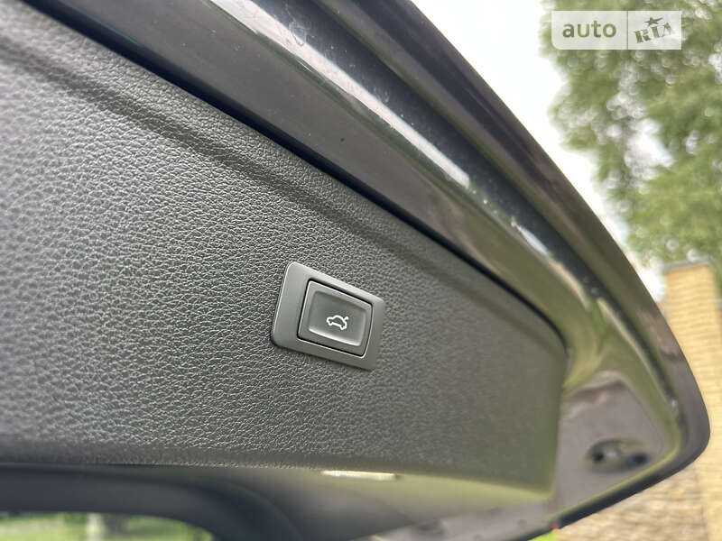 Позашляховик / Кросовер Audi Q5 2020 в Києві