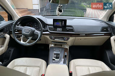 Позашляховик / Кросовер Audi Q5 2018 в 