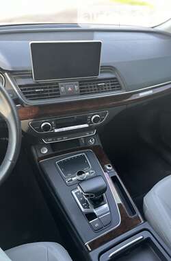 Внедорожник / Кроссовер Audi Q5 2018 в 