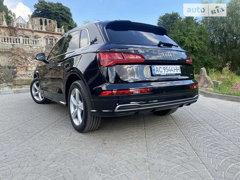 Внедорожник / Кроссовер Audi Q5 2017 в Луцке