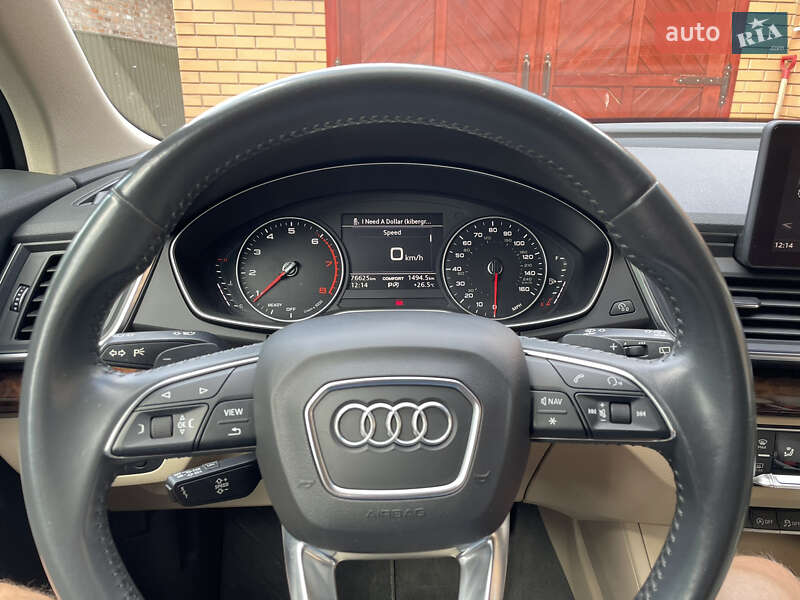 Внедорожник / Кроссовер Audi Q5 2017 в Ромнах