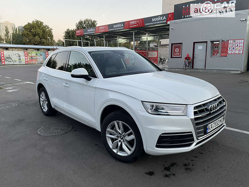 Позашляховик / Кросовер Audi Q5 2020 в Києві