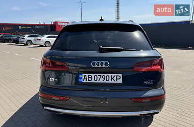Внедорожник / Кроссовер Audi Q5 2017 в 