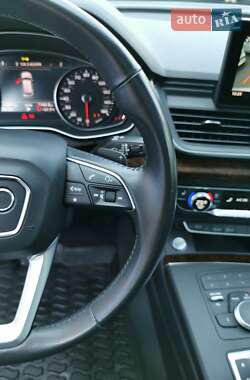 Внедорожник / Кроссовер Audi Q5 2020 в 