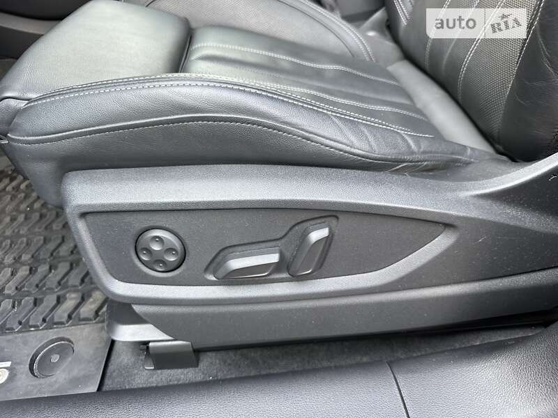 Внедорожник / Кроссовер Audi Q5 2021 в Киеве