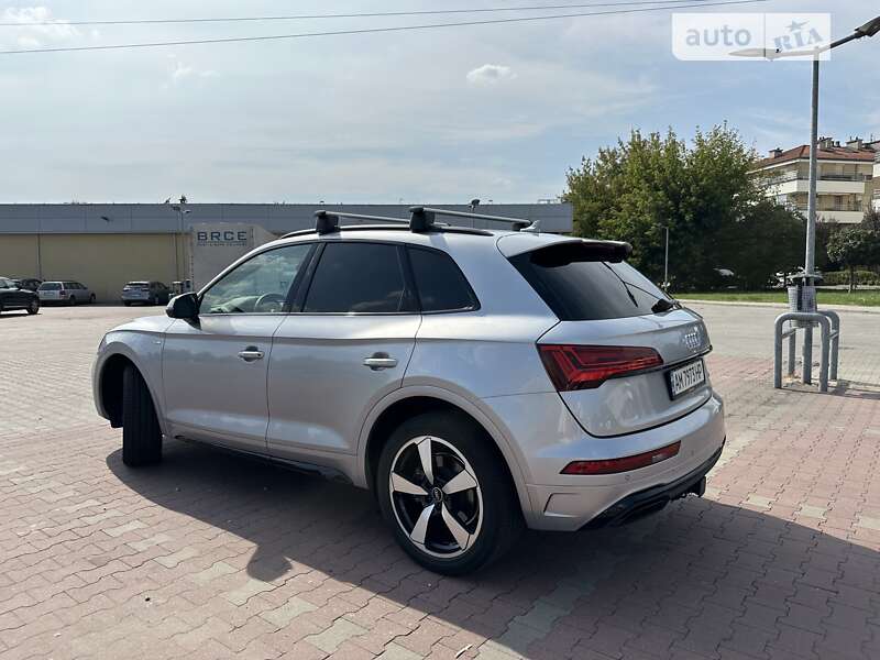 Внедорожник / Кроссовер Audi Q5 2021 в Киеве