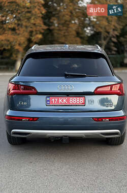 Позашляховик / Кросовер Audi Q5 2018 в 