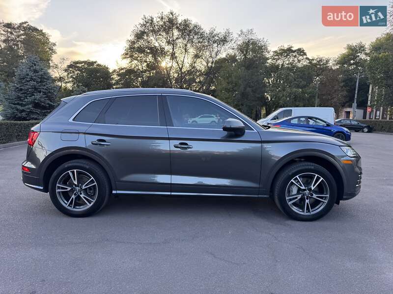 Внедорожник / Кроссовер Audi Q5 2020 в Каменском