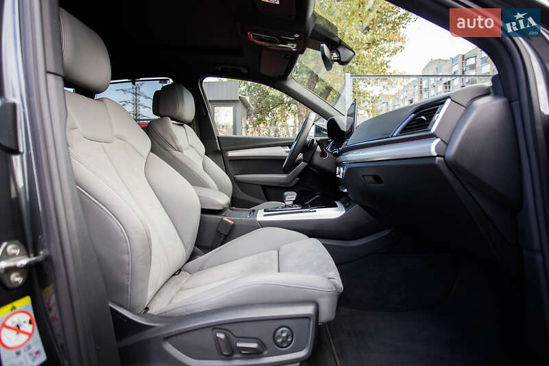 Внедорожник / Кроссовер Audi Q5 2020 в Киеве