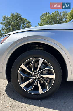 Внедорожник / Кроссовер Audi Q5 2021 в 
